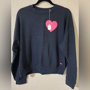 GLITTER HEART RELAXED CREW SWEATSHIRT – CHARCOAL // NEON PINK